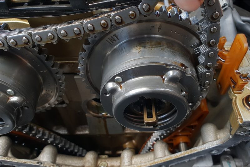 Mercedes mechanic Melbourne explains what cause timing chain failure